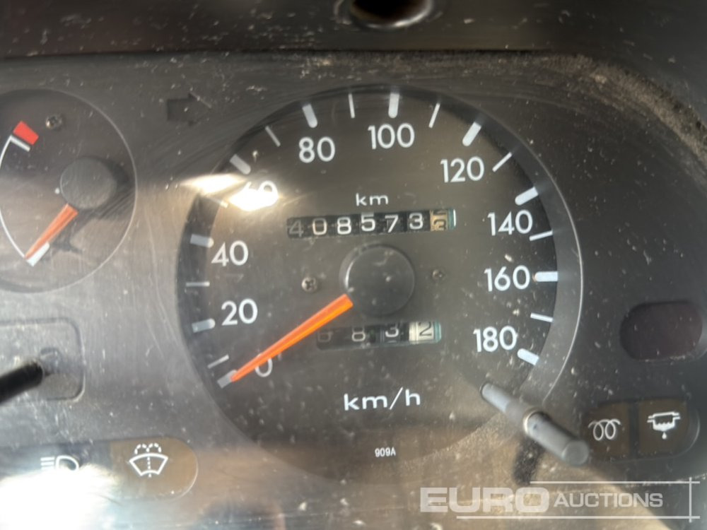 SUV 1995 Nissan Terrano II: photos 31