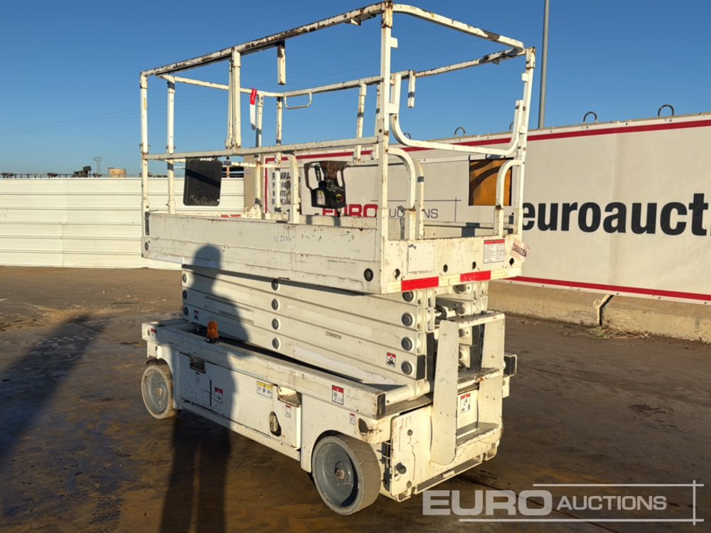 2014 Haulotte Compact 12 - Nacelle ciseaux: photos 3 2014 Haulotte Compact 12 - Nacelle ciseaux: photos 3