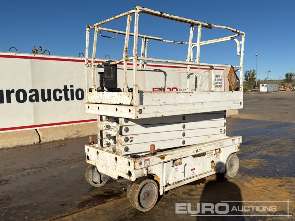 2014 Haulotte Compact 12 - Nacelle ciseaux: photos 5 2014 Haulotte Compact 12 - Nacelle ciseaux: photos 5