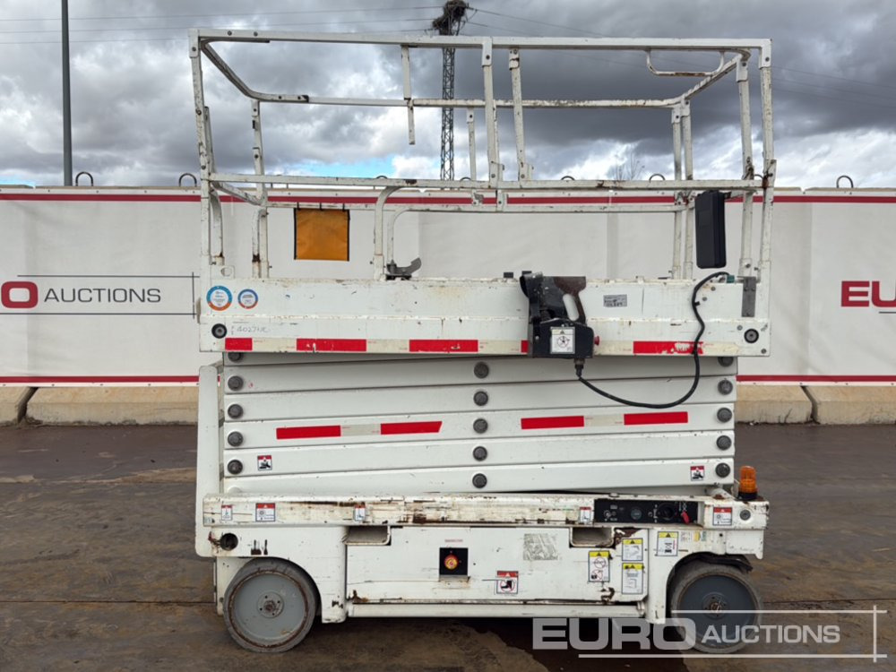 2014 Haulotte Compact 14 - Nacelle ciseaux: photos 2 2014 Haulotte Compact 14 - Nacelle ciseaux: photos 2