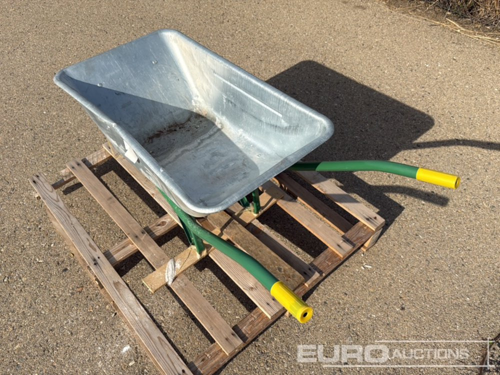 Construction WheelBarrow - L'équipement de construction: photos 4 Construction WheelBarrow - L'équipement de construction: photos 4