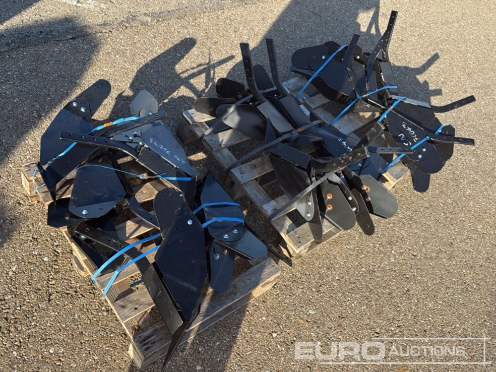 Unused Pallet of Furrowers to suit Garden Tiller (3 of) / Apocador para Cultivador - Machine agricole: photos 3 Unused Pallet of Furrowers to suit Garden Tiller (3 of) / Apocador para Cultivador - Machine agricole: photos 3