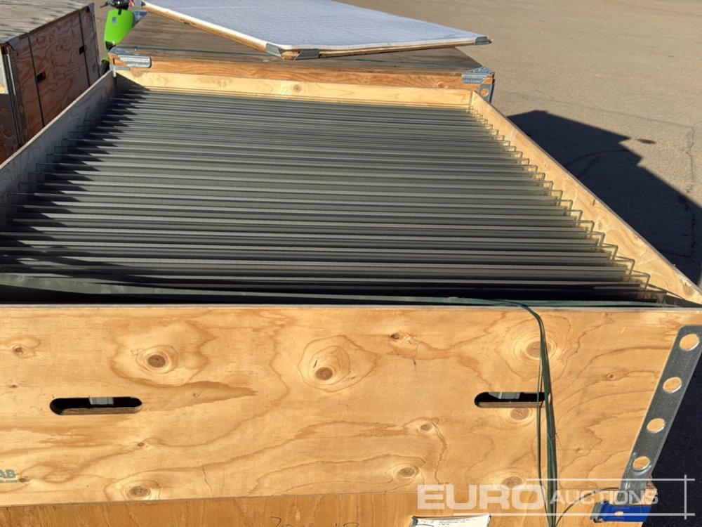 Pallet of Solar Panel (24 of) - L'équipement de construction: photos 2 Pallet of Solar Panel (24 of) - L'équipement de construction: photos 2