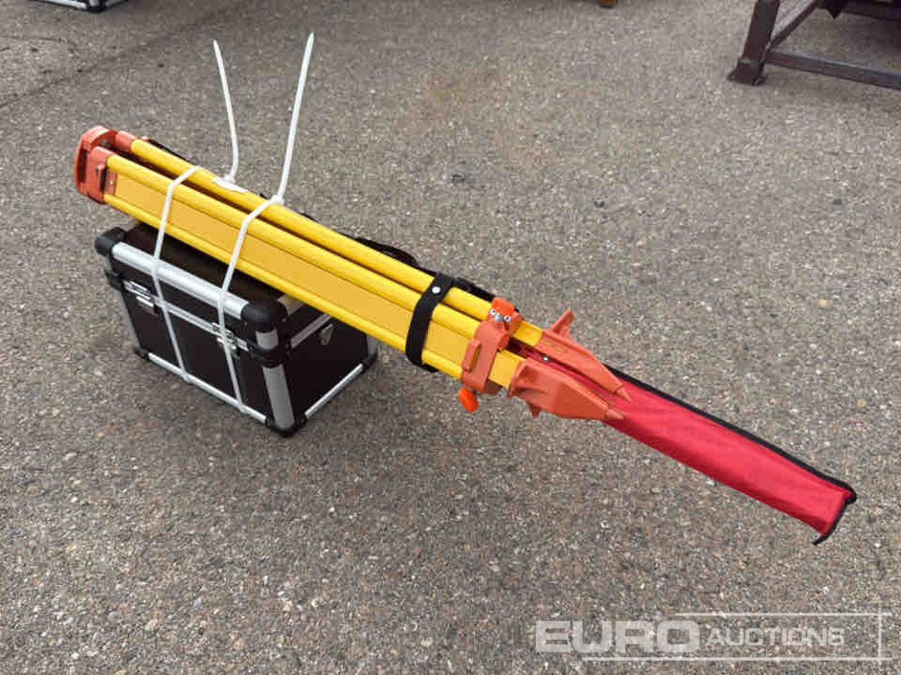 Unused 2025 SKLP Self-Leveling Rotary Laser Level With Batteries, Reciever, Tripod, Grade Rod - Équipement de garage: photos 3 Unused 2025 SKLP Self-Leveling Rotary Laser Level With Batteries, Reciever, Tripod, Grade Rod - Équipement de garage: photos 3