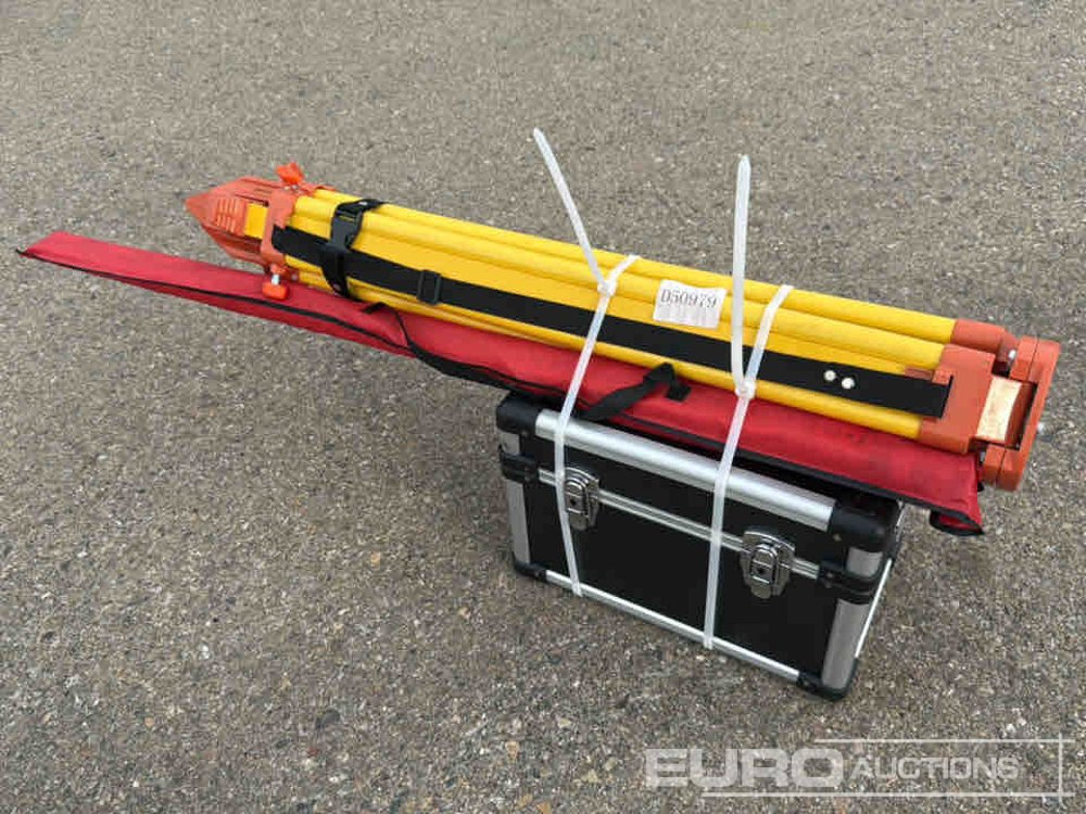 Unused 2025 SKLP Self-Leveling Rotary Laser Level With Batteries, Reciever, Tripod, Grade Rod - Équipement de garage: photos 1 Unused 2025 SKLP Self-Leveling Rotary Laser Level With Batteries, Reciever, Tripod, Grade Rod - Équipement de garage: photos 1