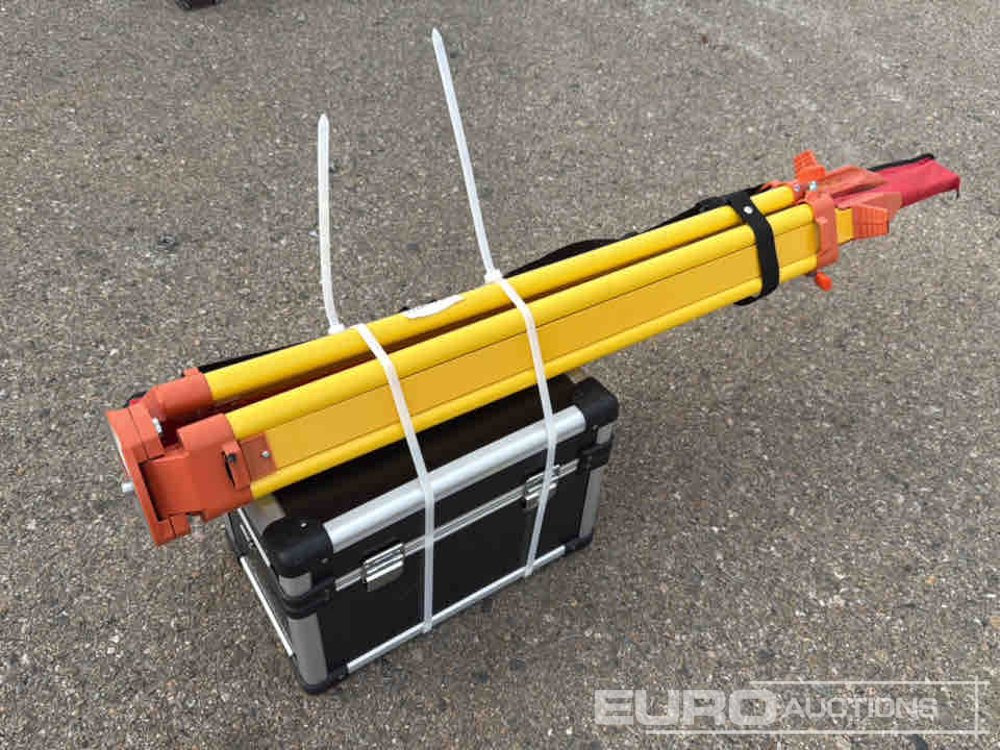 Unused 2025 SKLP Self-Leveling Rotary Laser Level With Batteries, Reciever, Tripod, Grade Rod - Équipement de garage: photos 2 Unused 2025 SKLP Self-Leveling Rotary Laser Level With Batteries, Reciever, Tripod, Grade Rod - Équipement de garage: photos 2