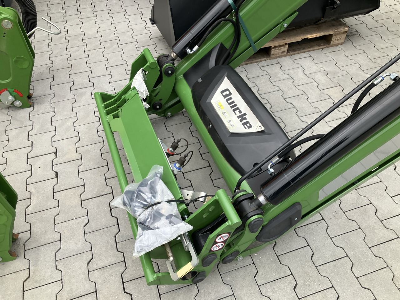 Alö Frontlader Q5 LDM EURO - Chargeur frontal pour tracteur: photos 3 Alö Frontlader Q5 LDM EURO - Chargeur frontal pour tracteur: photos 3