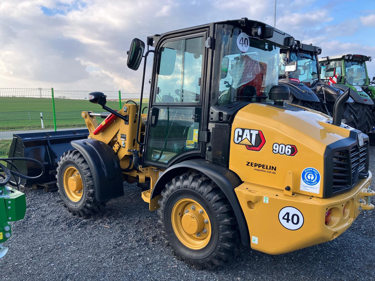 Caterpillar 906 - Chargeuse sur pneus: photos 2 Caterpillar 906 - Chargeuse sur pneus: photos 2