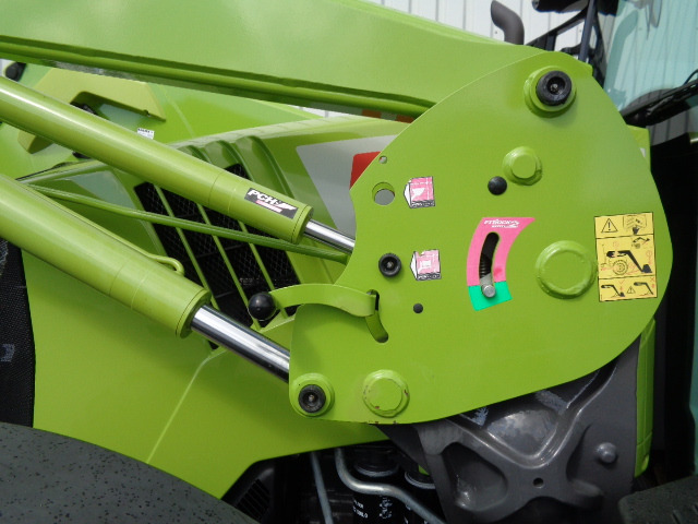 Tracteur agricole Claas Arion 430: photos 8