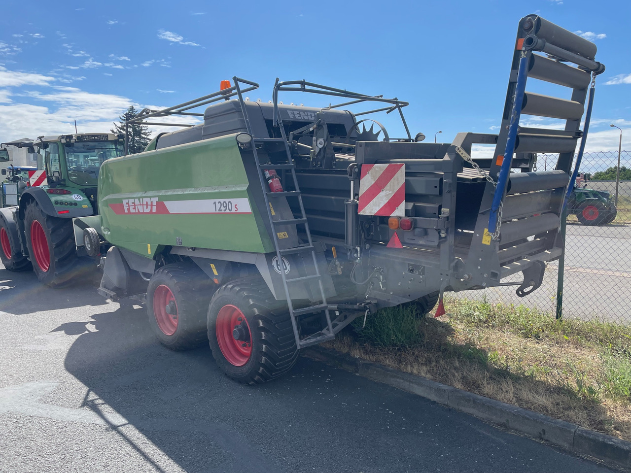 Fendt 1290 Quaderballenpresse - Presse à balles cubiques: photos 5 Fendt 1290 Quaderballenpresse - Presse à balles cubiques: photos 5