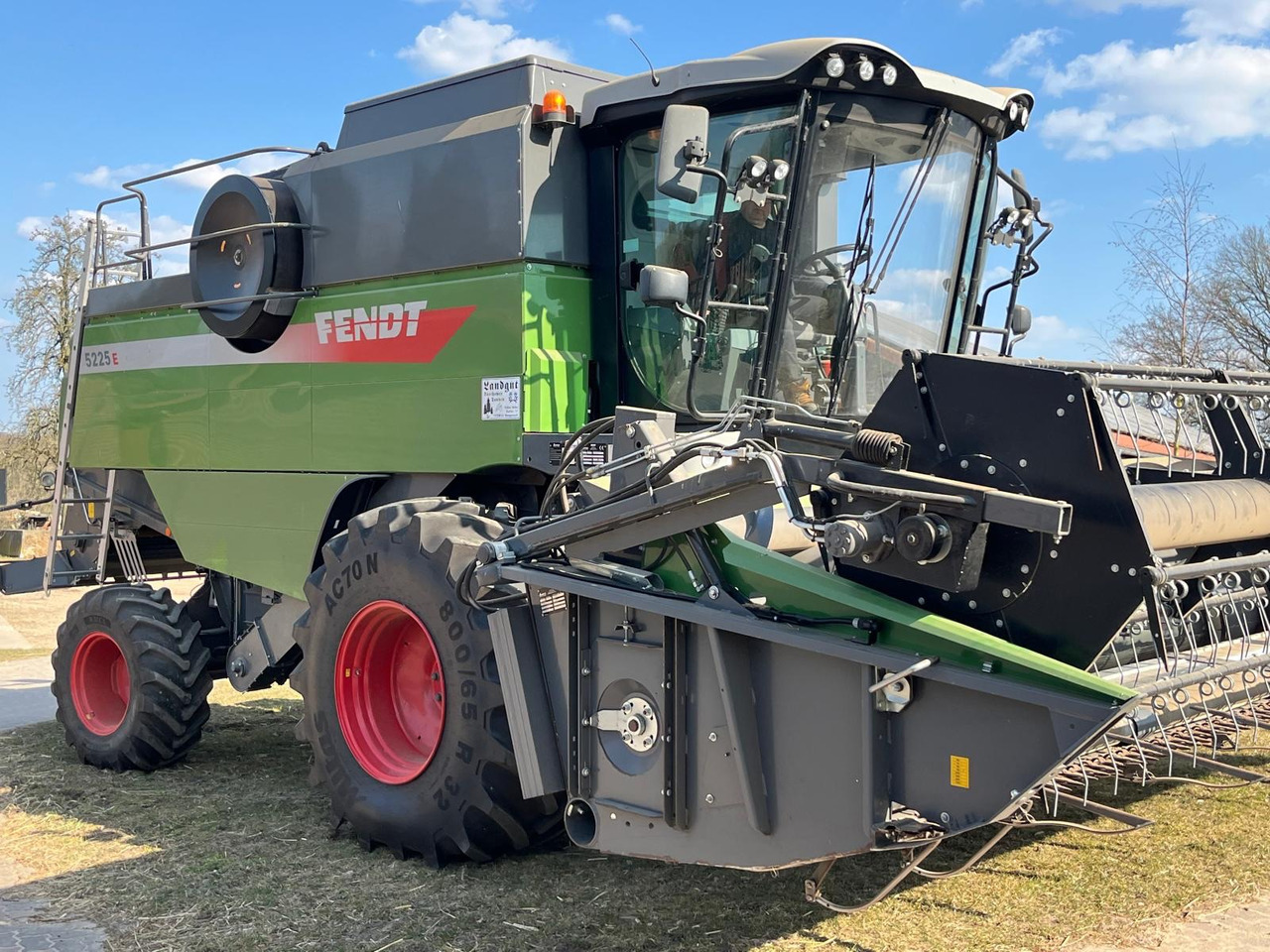 Fendt 5225 E 5,50m PowerFlow Schneiwerk - Moissonneuse-batteuse: photos 4 Fendt 5225 E 5,50m PowerFlow Schneiwerk - Moissonneuse-batteuse: photos 4