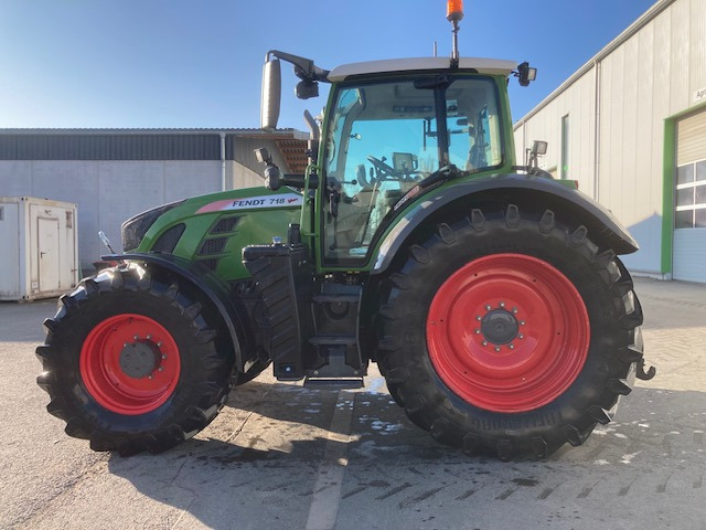 Fendt 718 Vario S4 Profi - Tracteur agricole: photos 1 Fendt 718 Vario S4 Profi - Tracteur agricole: photos 1