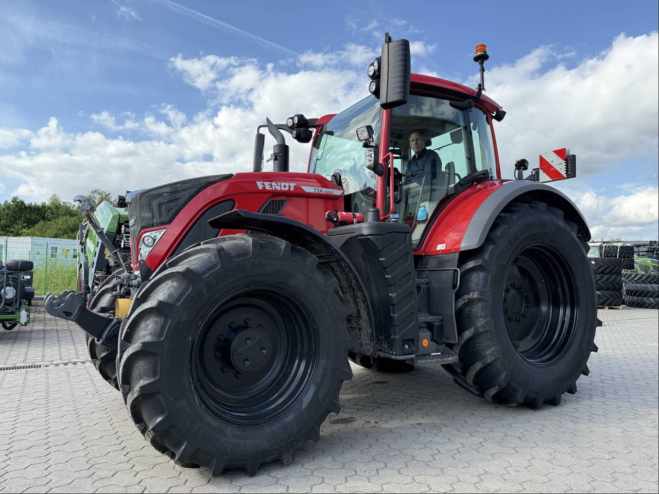 Fendt 724 Vario Gen6 ProfiPlus - Tracteur agricole: photos 1 Fendt 724 Vario Gen6 ProfiPlus - Tracteur agricole: photos 1