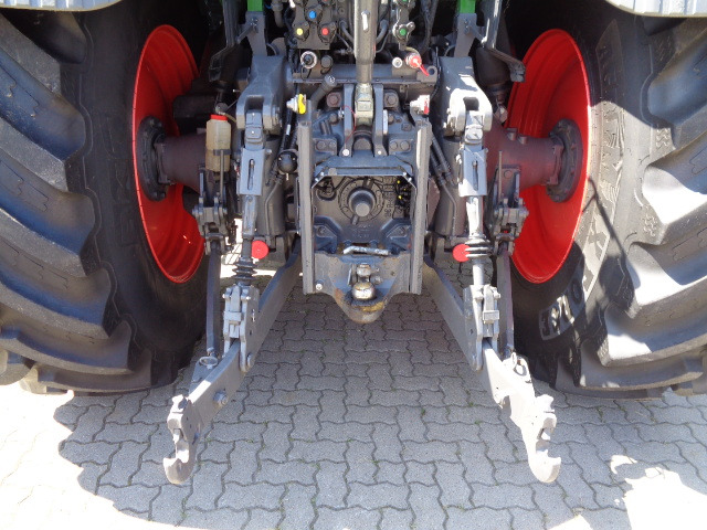 Tracteur agricole Fendt 824 Vario S4 ProfiPlus: photos 15