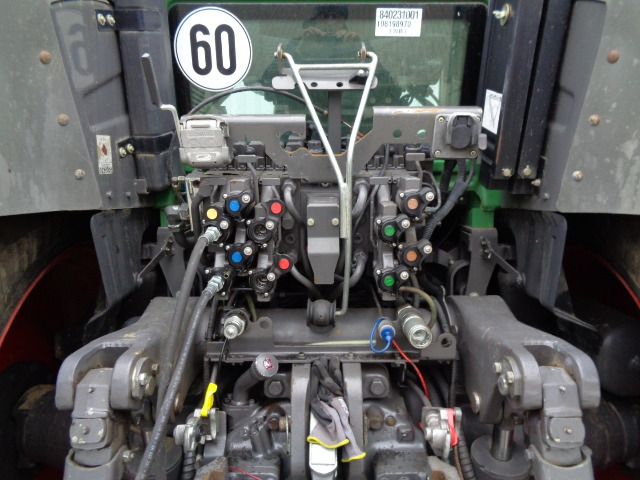 Tracteur agricole Fendt 824 Vario S4 ProfiPlus: photos 14