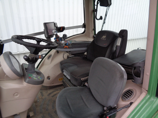 Tracteur agricole Fendt 824 Vario S4 ProfiPlus: photos 6