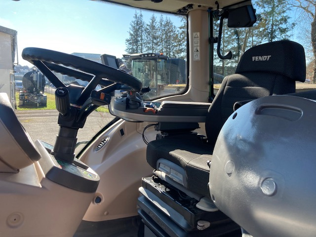 Tracteur agricole Fendt 826 Vario S4 Profi: photos 6 Tracteur agricole Fendt 826 Vario S4 Profi: photos 6