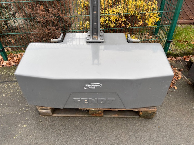 Fendt Belastungsgewicht 2500 kg - Tracteur agricole: photos 1 Fendt Belastungsgewicht 2500 kg - Tracteur agricole: photos 1