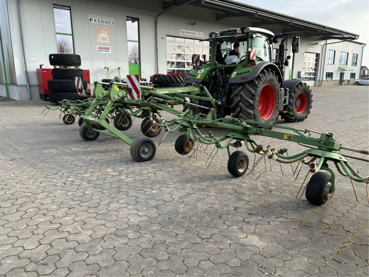 Krone KWT 10.50 / 8 x 7 Heuwender - Faneuse: photos 3 Krone KWT 10.50 / 8 x 7 Heuwender - Faneuse: photos 3