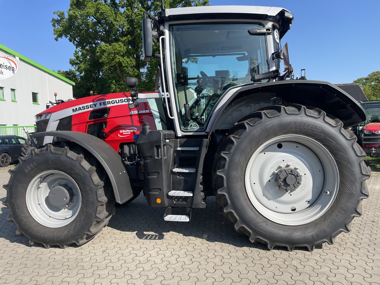 Massey Ferguson 8S.265 Dyna-VT EXCLUSIVE - Tracteur agricole: photos 1 Massey Ferguson 8S.265 Dyna-VT EXCLUSIVE - Tracteur agricole: photos 1