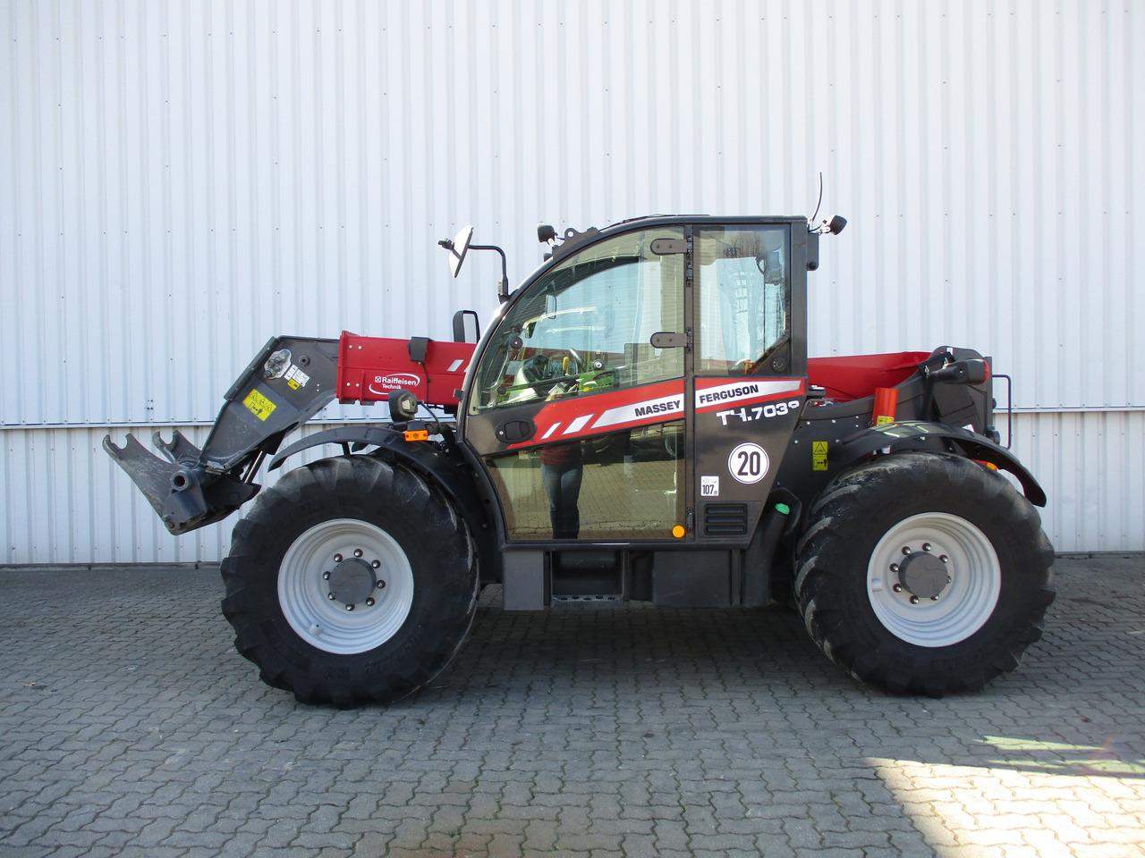 Massey Ferguson TH 7038 T4f - Chargeuse: photos 1 Massey Ferguson TH 7038 T4f - Chargeuse: photos 1