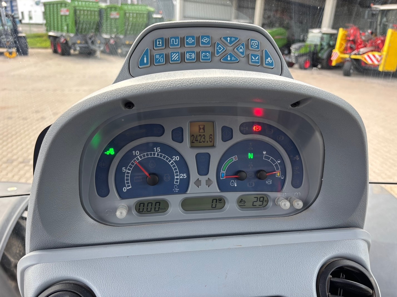 New Holland T6.140 Auto Command - Tracteur agricole: photos 2 New Holland T6.140 Auto Command - Tracteur agricole: photos 2