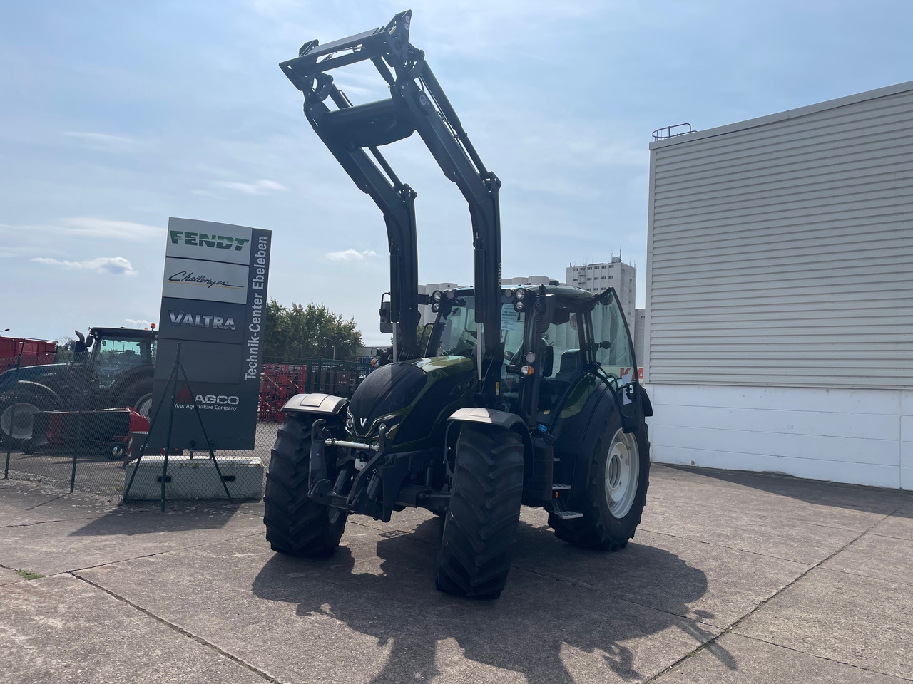 Valtra N155 EA 2B1 - Tracteur agricole: photos 1 Valtra N155 EA 2B1 - Tracteur agricole: photos 1