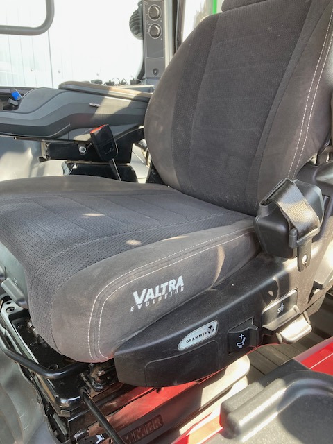Valtra T 235 Versu - Tracteur agricole: photos 5 Valtra T 235 Versu - Tracteur agricole: photos 5