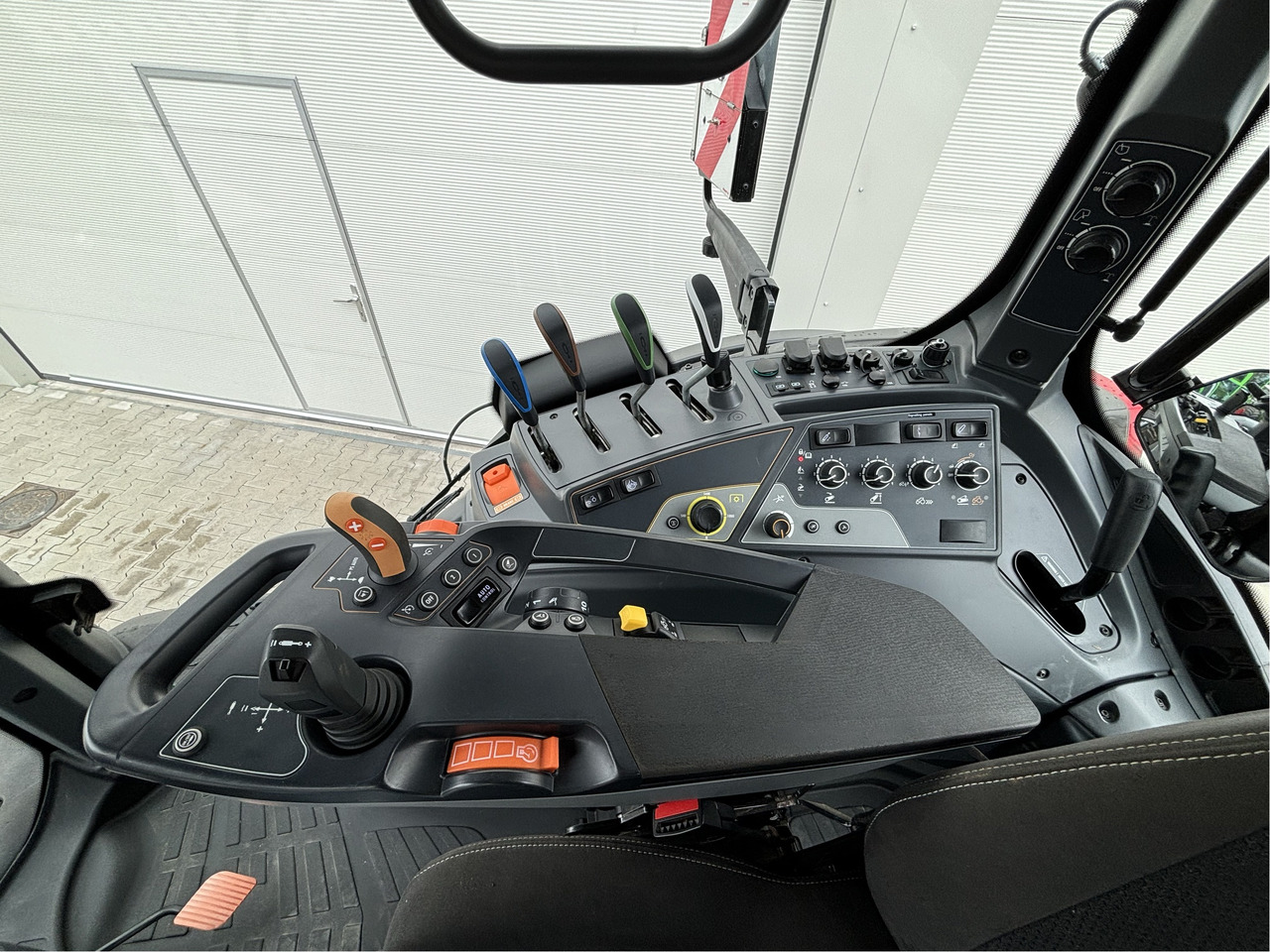 Valtra T 255 Active - Tracteur agricole: photos 3 Valtra T 255 Active - Tracteur agricole: photos 3