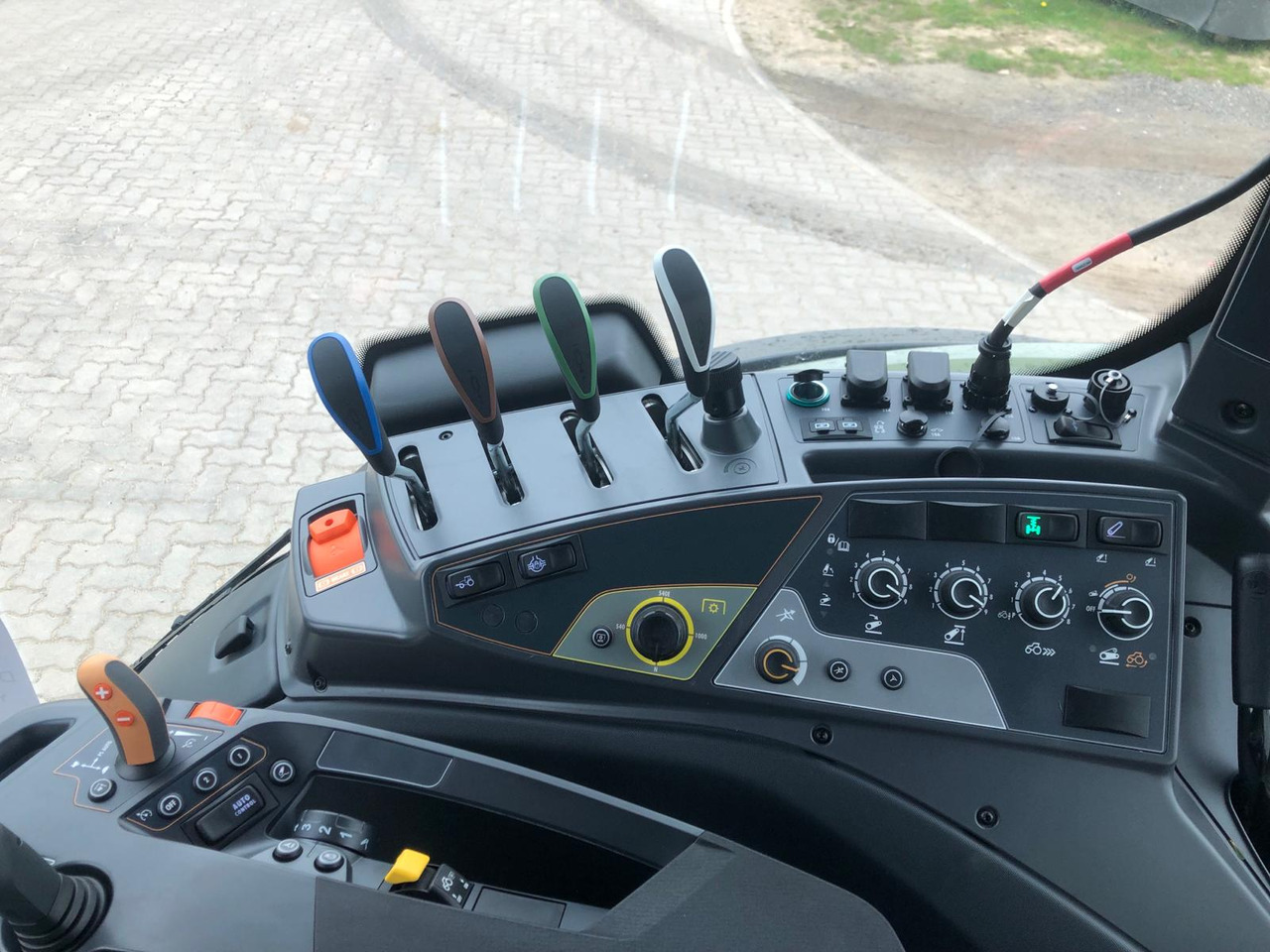 Valtra T175EA - Tracteur agricole: photos 5 Valtra T175EA - Tracteur agricole: photos 5