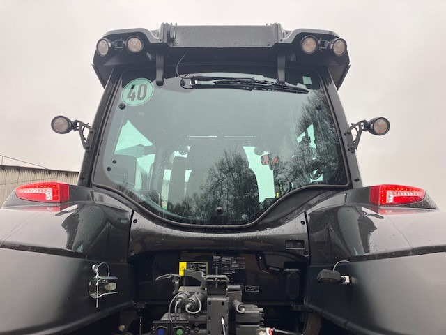 Valtra T235 V 2A1 - Tracteur agricole: photos 4 Valtra T235 V 2A1 - Tracteur agricole: photos 4