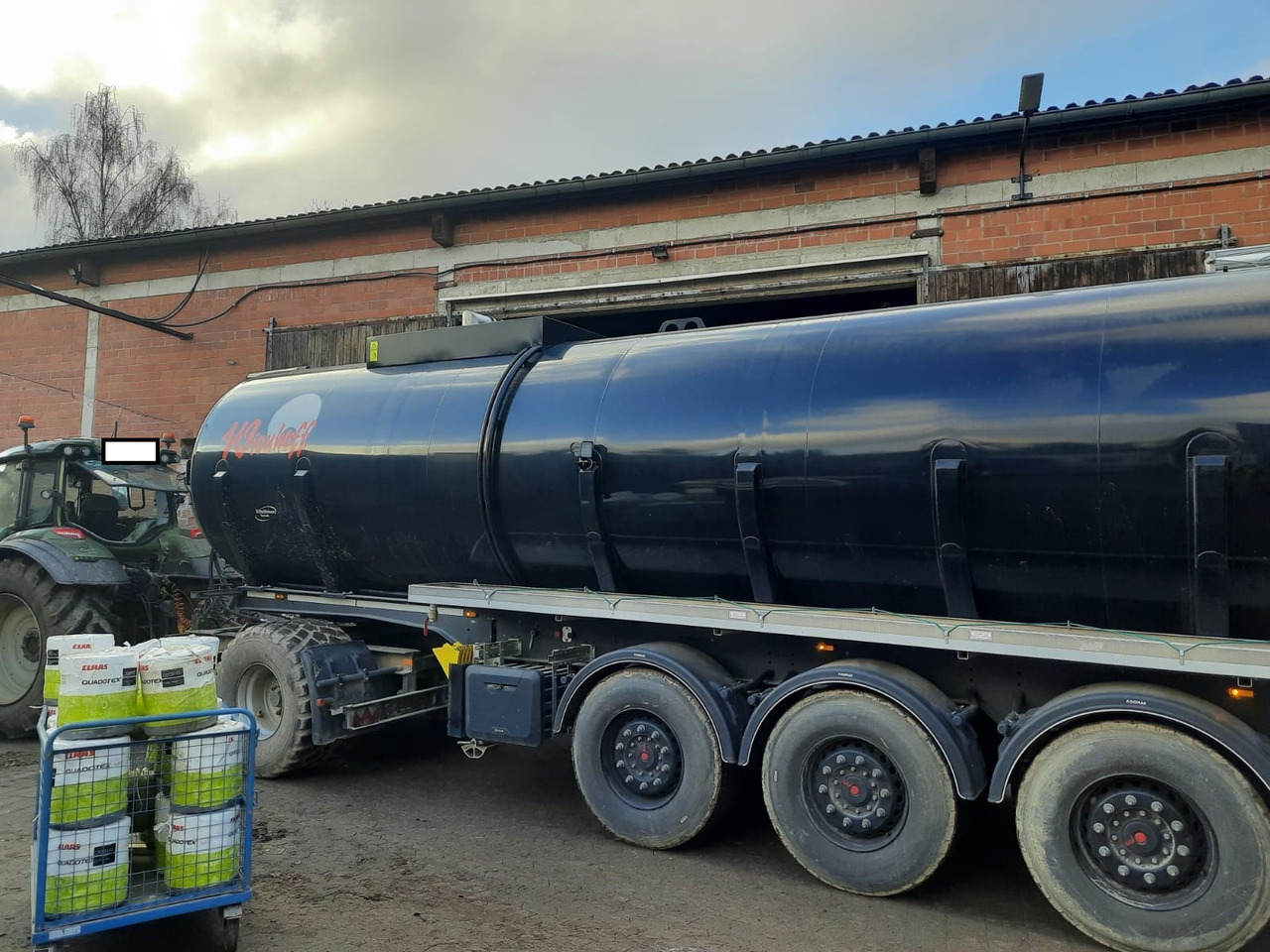 Wienhoff Drei-Achs Tanksattelauflieger - Epandeurs: photos 1 Wienhoff Drei-Achs Tanksattelauflieger - Epandeurs: photos 1