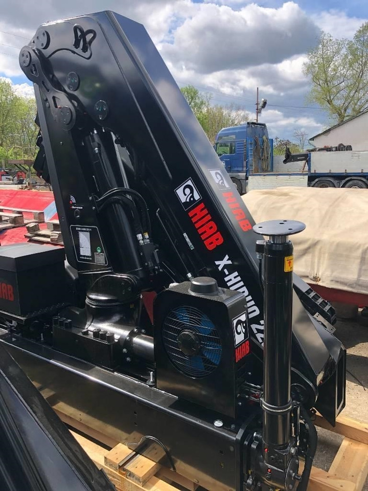 Hiab X-HiDuo 228 E-4 - Grue auxiliaire pour Camion: photos 1 Hiab X-HiDuo 228 E-4 - Grue auxiliaire pour Camion: photos 1