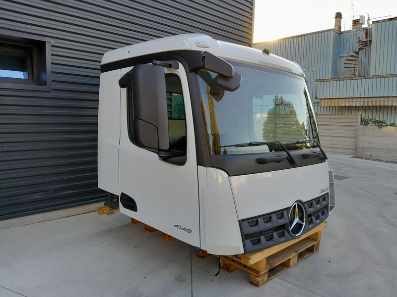 Mercedes-Benz Arocs Actros MP4 Euro 6 - Cabine et intérieur pour Camion: photos 5 Mercedes-Benz Arocs Actros MP4 Euro 6 - Cabine et intérieur pour Camion: photos 5