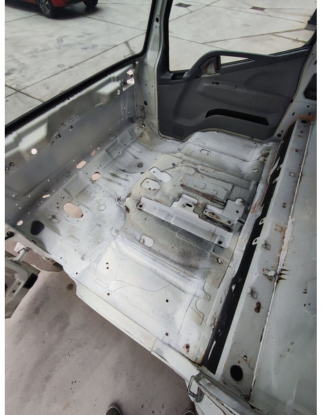 Mitsubishi Fuso CANTER S TYPE EURO 5 EURO 6 MODEL - Cabine et intérieur pour Camion: photos 3 Mitsubishi Fuso CANTER S TYPE EURO 5 EURO 6 MODEL - Cabine et intérieur pour Camion: photos 3