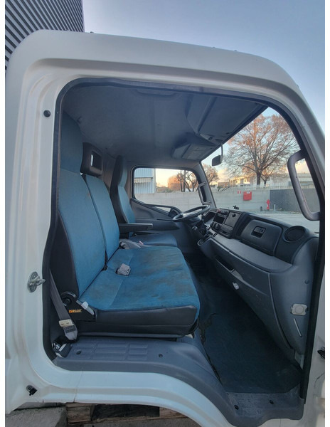 Cabine et intérieur pour Camion Mitsubishi Fuso "S" Fuso: photos 9 Cabine et intérieur pour Camion Mitsubishi Fuso "S" Fuso: photos 9