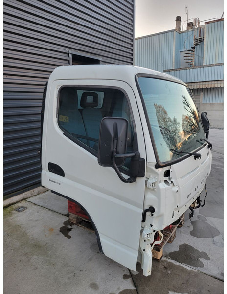 Cabine et intérieur pour Camion Mitsubishi Fuso "S" Fuso: photos 10 Cabine et intérieur pour Camion Mitsubishi Fuso "S" Fuso: photos 10