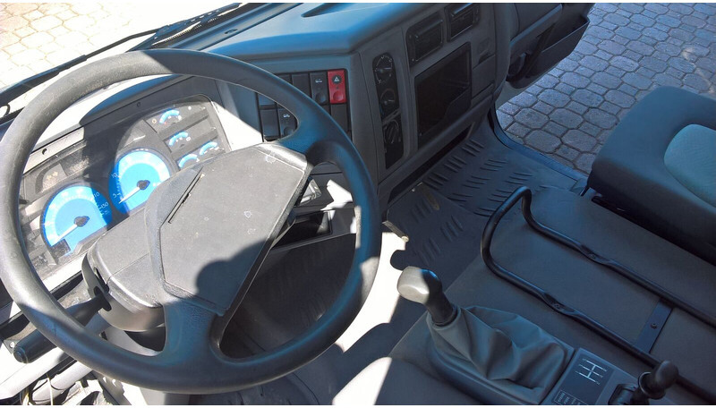 Renault PREMIUM DISTRIBUTION - KERAX - Cabine et intérieur pour Camion: photos 2 Renault PREMIUM DISTRIBUTION - KERAX - Cabine et intérieur pour Camion: photos 2