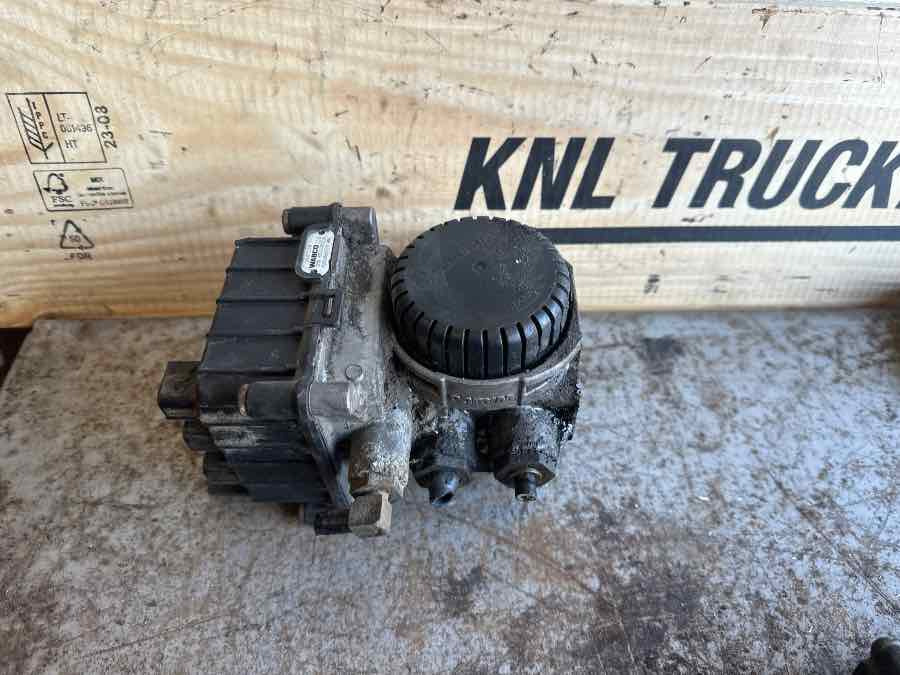 DAF VALVE 2047120 - Valve de frein pour Camion: photos 2 DAF VALVE 2047120 - Valve de frein pour Camion: photos 2
