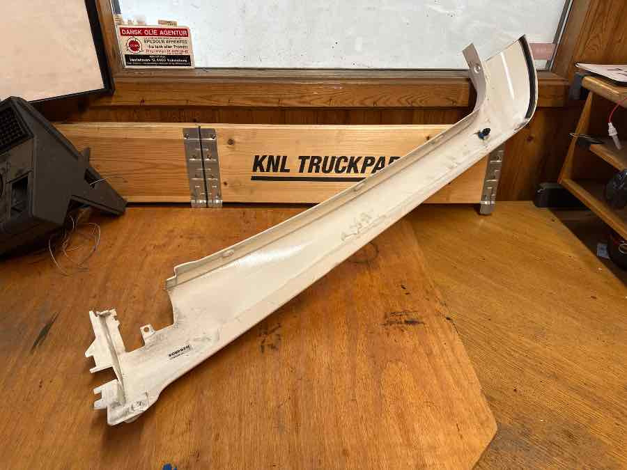 MAN COVER PILLAR LEFT 81.62410-0208 - Cabine et intérieur pour Camion: photos 2 MAN COVER PILLAR LEFT 81.62410-0208 - Cabine et intérieur pour Camion: photos 2