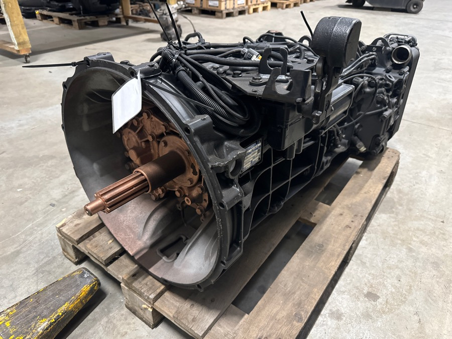MAN GEARBOX 16S2531 TO IT3 // 81.32004-6424 - Boîte de vitesse pour Camion: photos 3 MAN GEARBOX 16S2531 TO IT3 // 81.32004-6424 - Boîte de vitesse pour Camion: photos 3