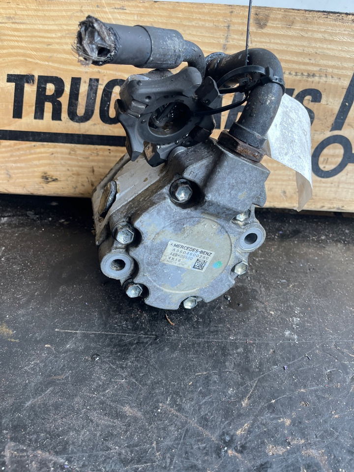 MERCEDES SERVO PUMP A9604600280 - Hydraulique pour Camion: photos 1 MERCEDES SERVO PUMP A9604600280 - Hydraulique pour Camion: photos 1