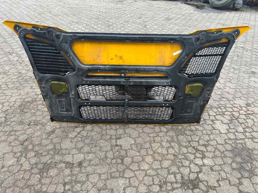 SCANIA COMPLETE UPPER FRONT GRILL R SERIE - Carrosserie et extérieur pour Camion: photos 2 SCANIA COMPLETE UPPER FRONT GRILL R SERIE - Carrosserie et extérieur pour Camion: photos 2