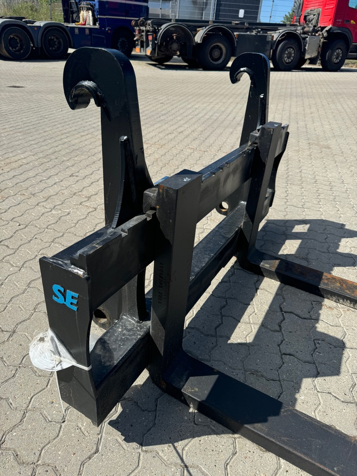 TEREX 980 4X4 // BURNED - Tractopelle: photos 4 TEREX 980 4X4 // BURNED - Tractopelle: photos 4