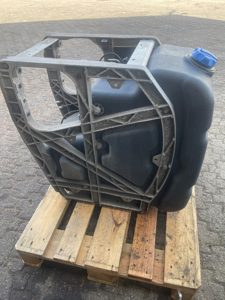 VOLVO ADBLUE TANK 23264001 - Préparation du carburant pour Camion: photos 1 VOLVO ADBLUE TANK 23264001 - Préparation du carburant pour Camion: photos 1