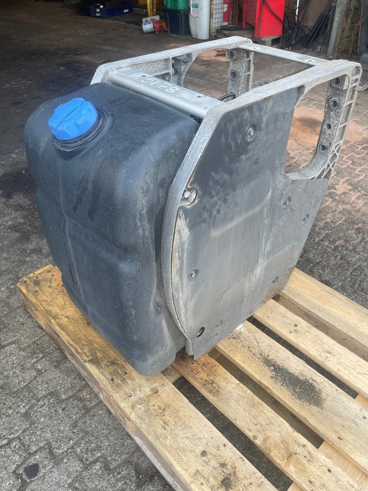 VOLVO ADBLUE TANK 23264001 - Préparation du carburant pour Camion: photos 2 VOLVO ADBLUE TANK 23264001 - Préparation du carburant pour Camion: photos 2