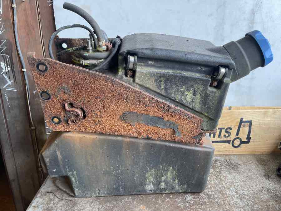 VOLVO ADBLUE TANK 	82169309 - Préparation du carburant pour Camion: photos 2 VOLVO ADBLUE TANK 	82169309 - Préparation du carburant pour Camion: photos 2