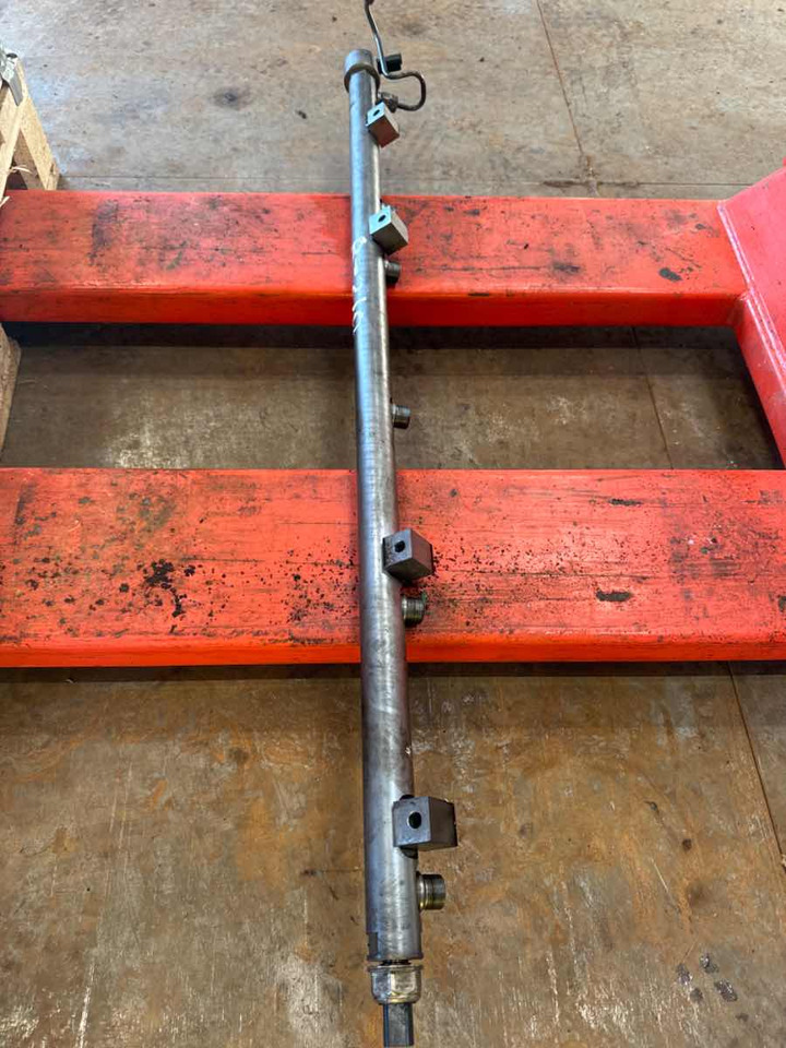 VOLVO FUEL PIPE 21883621 - Préparation du carburant pour Camion: photos 1 VOLVO FUEL PIPE 21883621 - Préparation du carburant pour Camion: photos 1