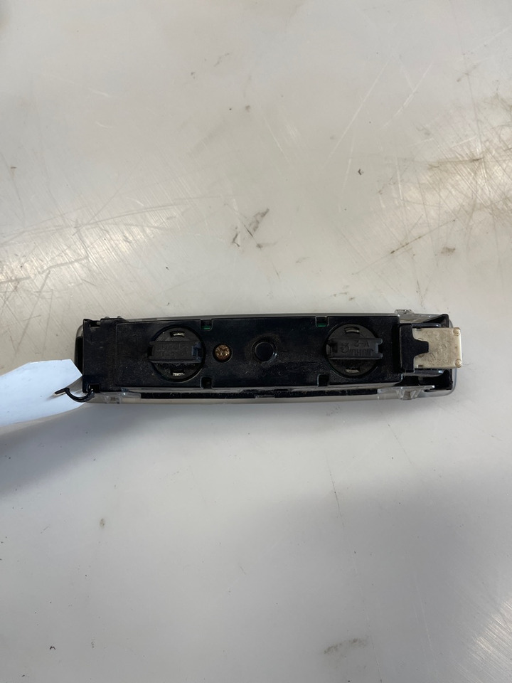 VOLVO LIGHT 82055235 - Lumière/ Éclairage pour Camion: photos 3 VOLVO LIGHT 82055235 - Lumière/ Éclairage pour Camion: photos 3