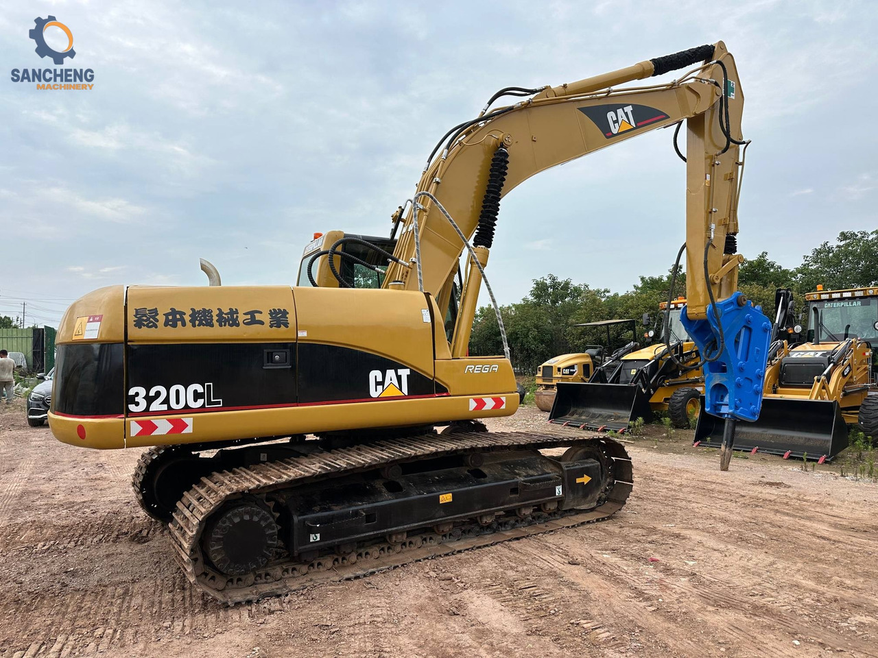 CAT 320CL crawler excavator with hammer - Pelle sur chenille: photos 3 CAT 320CL crawler excavator with hammer - Pelle sur chenille: photos 3